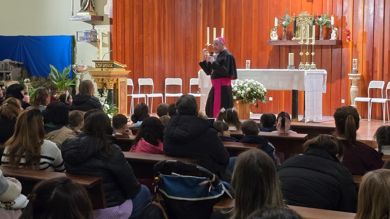 encuentro obispo familias velilla de san antonio