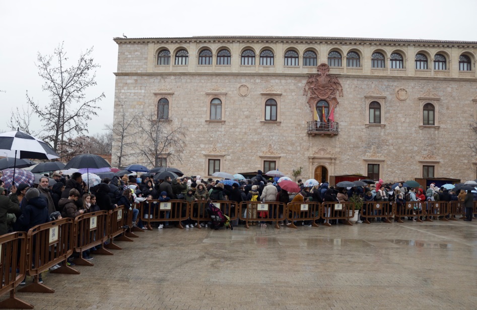 fila reyes en palacio alcala henares 2025