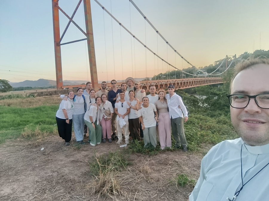 selfie jovenes misioneros peru diocesis alcala 24